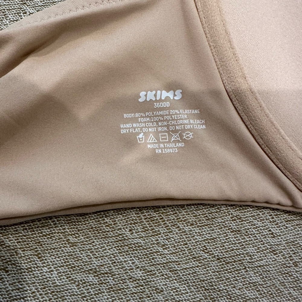 SKIMS Beige Fits Everybody Demi T-Shirt Bra NWT - Picture 3 of 4